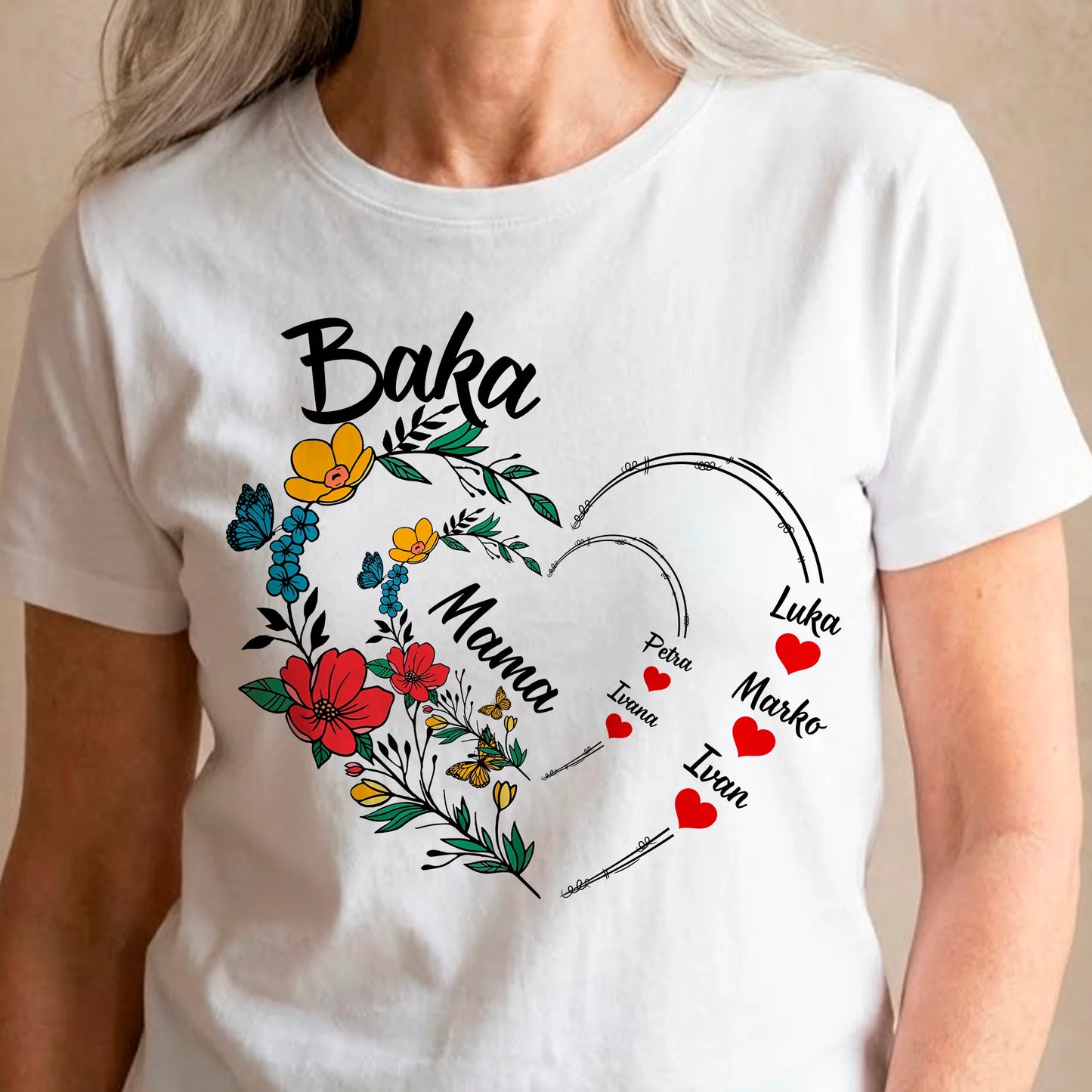 Personalizirana majica za baku s imenima unuka i cvjetnim srcem