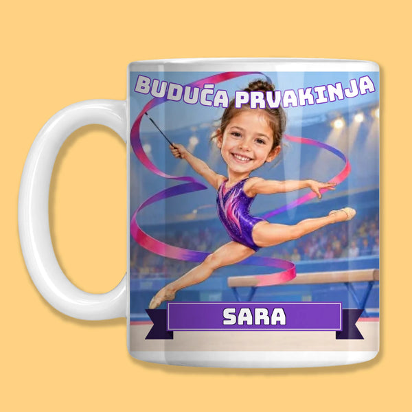 Šalica sa sportskom karikaturom s fotografijom djeteta – Gimnastika
